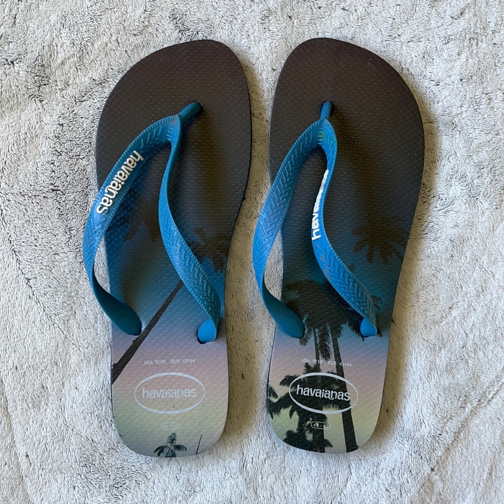 Havaianas - worn once - size us 9/10
